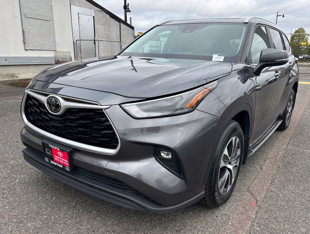 Used 2023 Toyota Highlander XLE AWD/4WD image 1