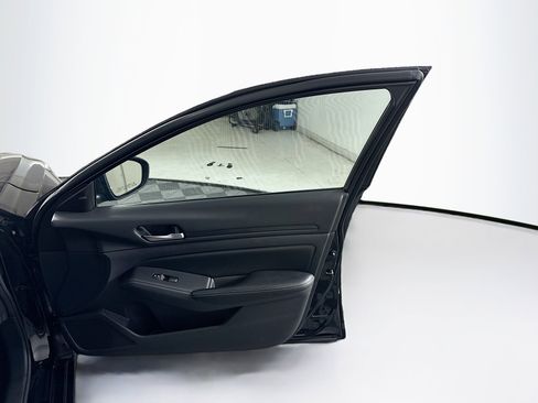 Used 2025 Nissan Altima 2.5 SV image 30