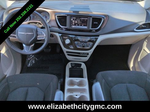 Used 2023 Chrysler Voyager LX FWD image 17