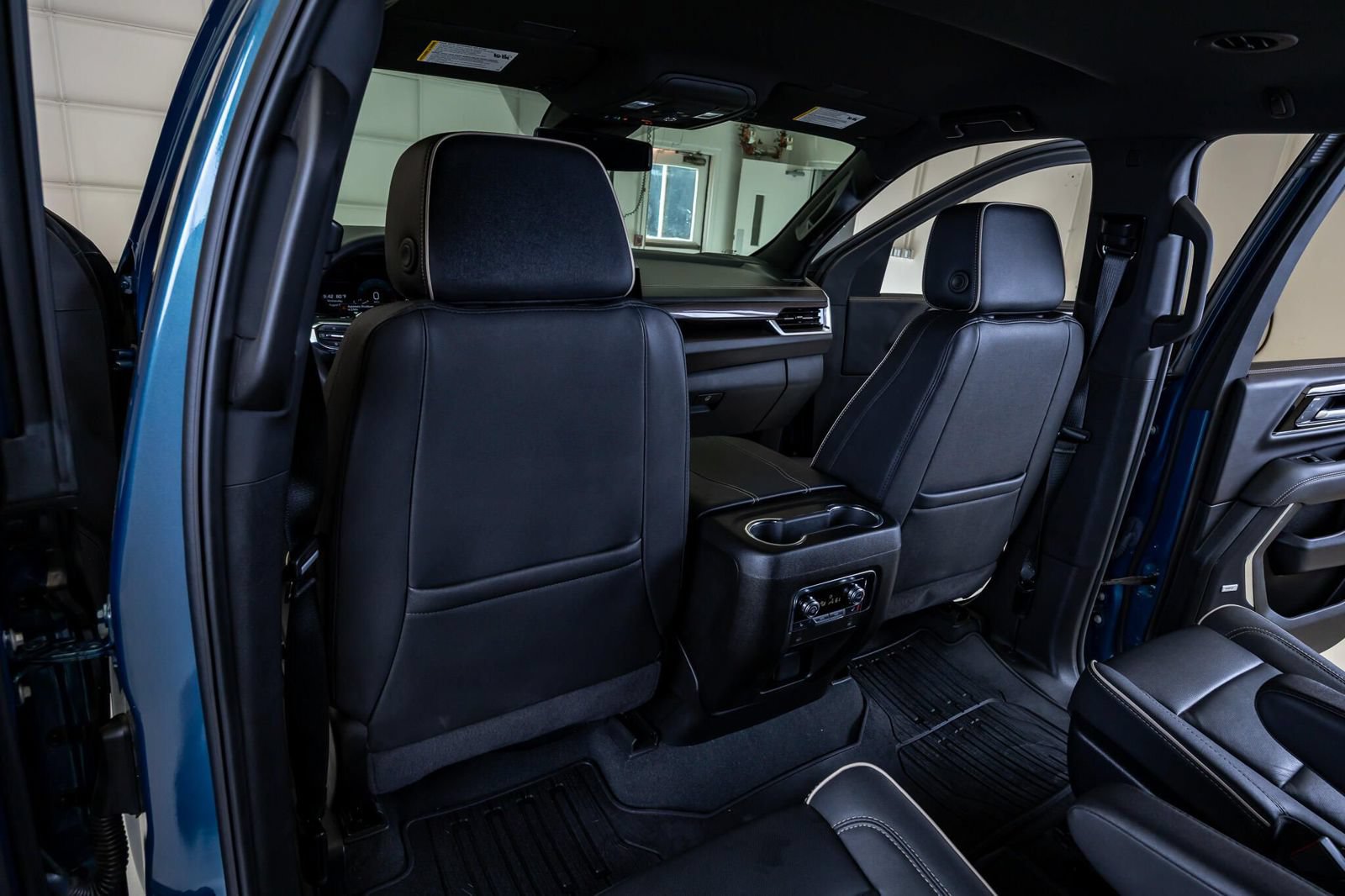 Used 2025 GMC Yukon Elevation AWD/4WD image 30