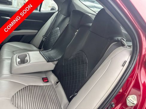 Used 2018 Toyota Camry SE FWD image 12