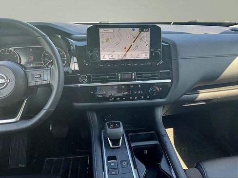 Used 2024 Nissan Pathfinder SL AWD/4WD image 11