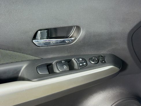 Used 2018 Nissan Kicks SV image 24