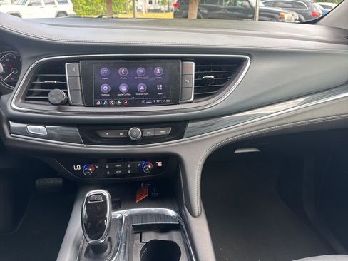 Used 2020 Buick Enclave Essence image 12