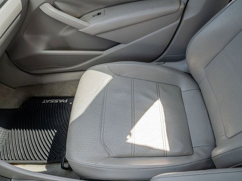 Used 2015 Volkswagen Passat TDI SE image 29