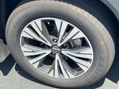 Used 2023 Nissan Rogue SV AWD/4WD image 9