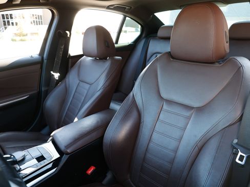 Used 2019 BMW 330i Sedan w/ Premium Package image 9