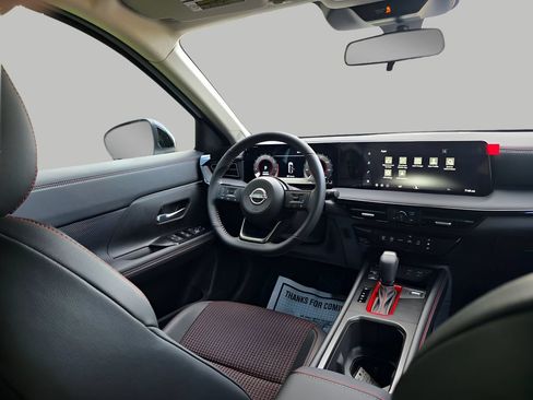 New 2026 Nissan Kicks SR AWD/4WD image 9