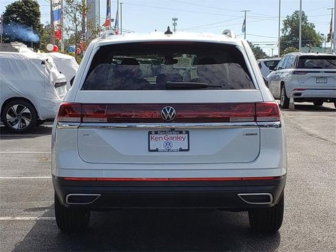 New 2026 Volkswagen Atlas SE image 4