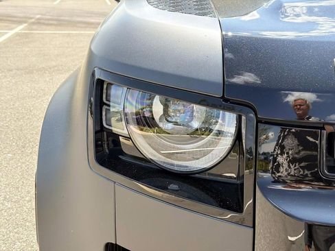 New 2025 Land Rover Defender 130 V8 image 9