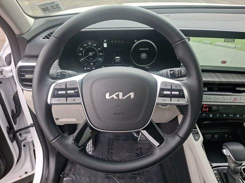 Used 2025 Kia Telluride SX w/ SX Captain's Chair Package FWD image 20