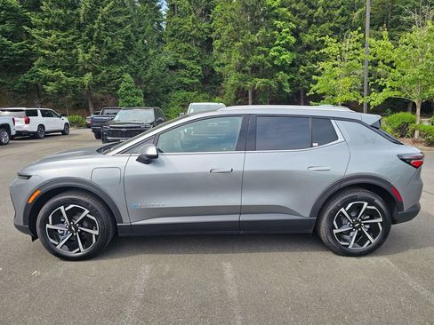 New 2026 Chevrolet Equinox EV LT AWD/4WD image 2