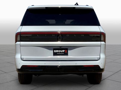 New 2026 Lincoln Navigator Reserve w/ Jet Appearance Package AWD/4WD image 4