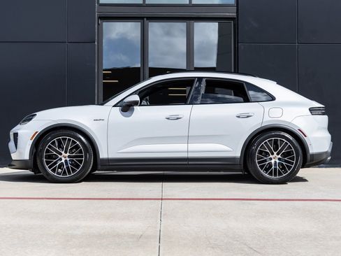 New 2026 Porsche Macan 4 Electric image 2