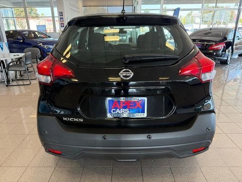 Used 2020 Nissan Kicks S image 4