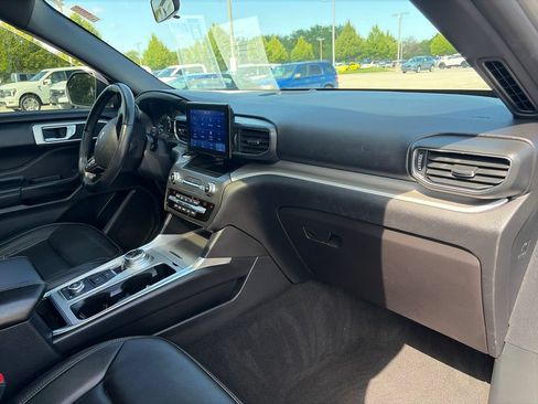 Used 2020 Ford Explorer XLT w/ Equipment Group 202A AWD/4WD image 10