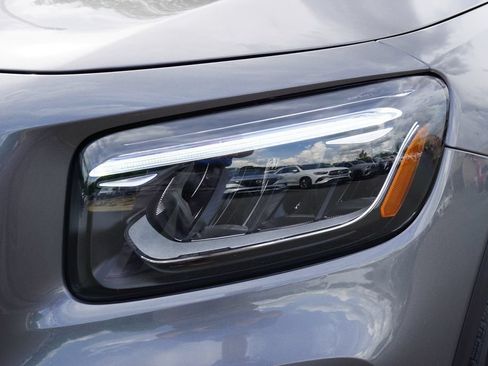 Used 2025 Mercedes-Benz GLB 250 image 8