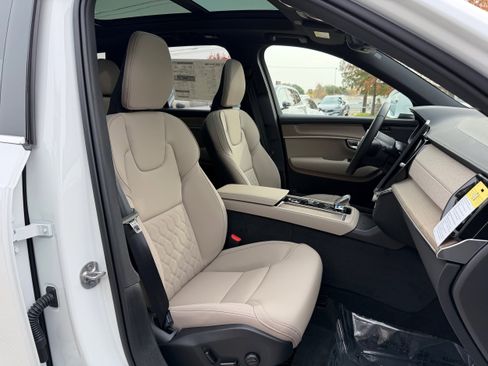 New 2026 Volvo XC90 T8 Plus image 8