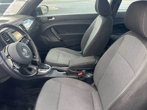 Used 2017 Volkswagen Beetle 1.8T Classic FWD image 8