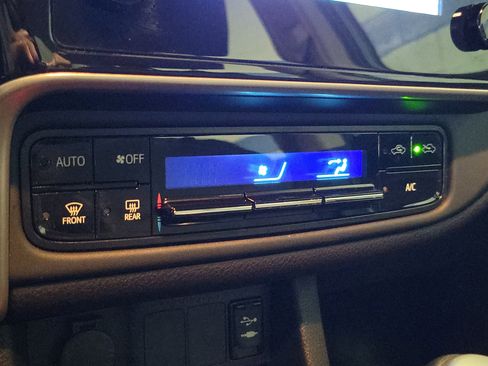 Used 2019 Toyota Corolla LE image 29