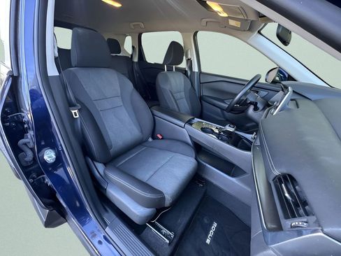 Used 2024 Nissan Rogue SV image 29