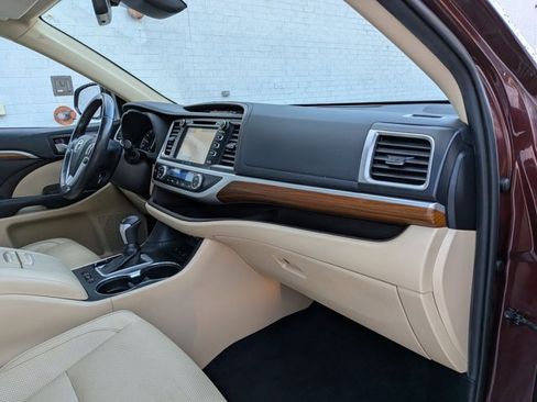 Certified 2019 Toyota Highlander Limited image 22