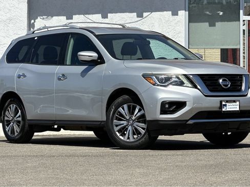 Used 2017 Nissan Pathfinder SV FWD image 2