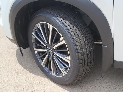 New 2026 Nissan Pathfinder Platinum FWD image 9