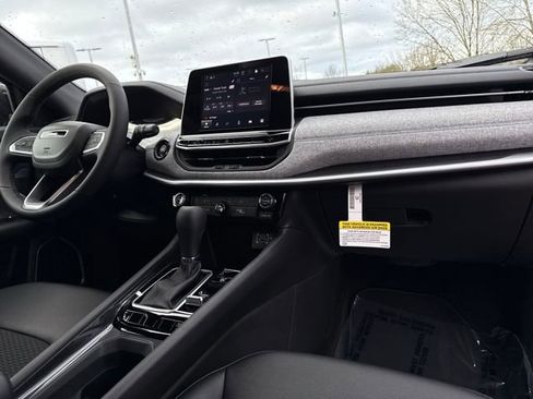 New 2026 Jeep Compass Latitude image 25