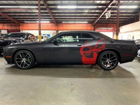 Used 2018 Dodge Challenger R/T Scat Pack w/ Leather Interior Group RWD image 3