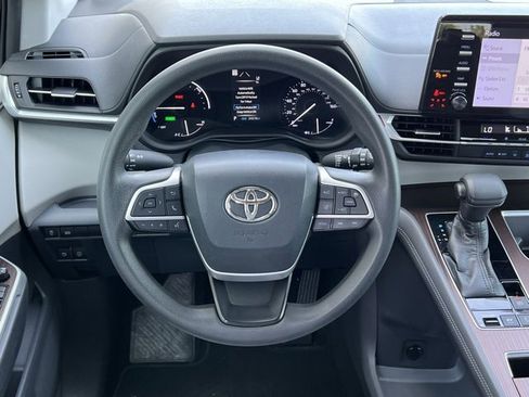 Used 2021 Toyota Sienna LE image 14