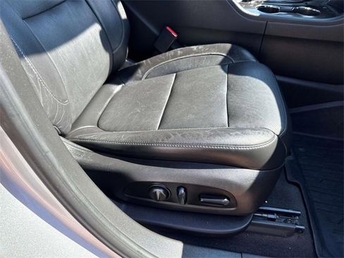 Used 2018 GMC Acadia SLT image 16