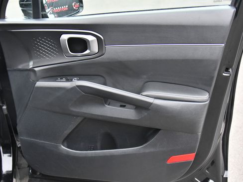 Used 2023 Kia Sorento LX image 39