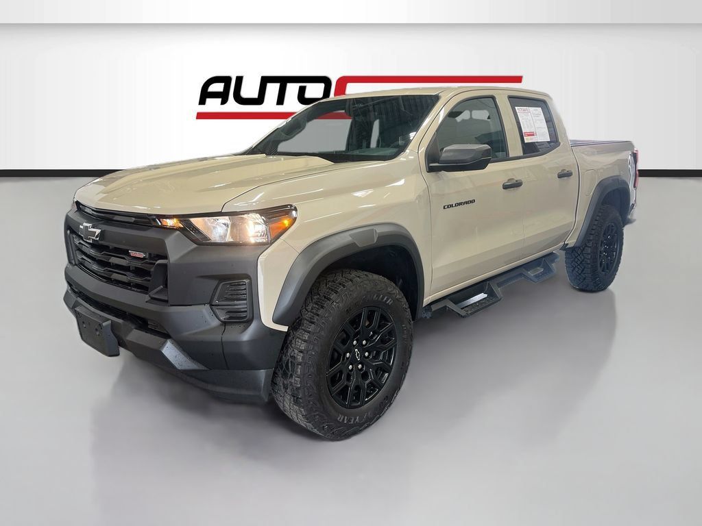 Used 2024 Chevrolet Colorado Trail Boss AWD/4WD image 3