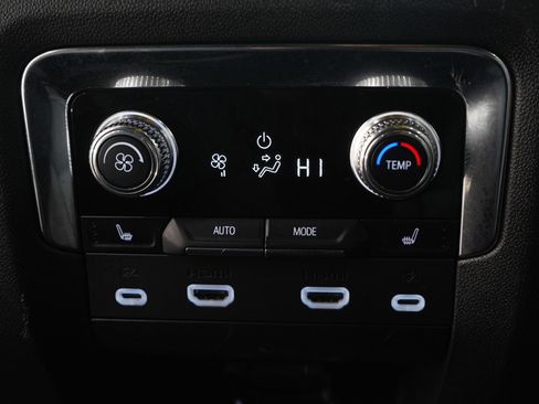 Used 2023 GMC Yukon XL Denali Ultimate image 23