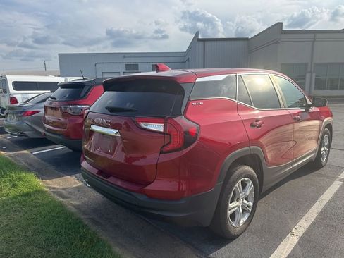 Used 2022 GMC Terrain SLE FWD image 4