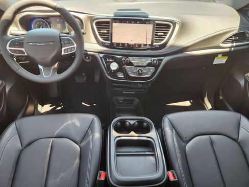 New 2027 Chrysler Pacifica Select w/ Family Tech Group FWD image 21