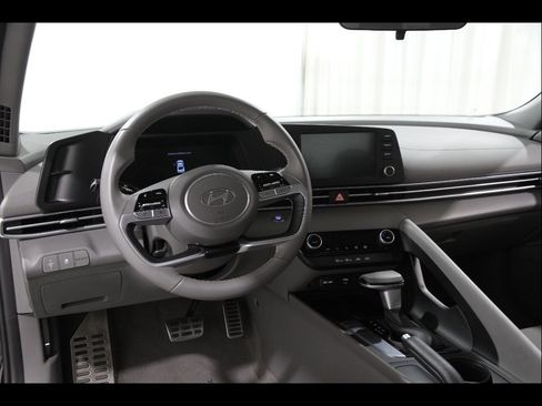 Certified 2025 Hyundai Elantra Sport FWD image 6