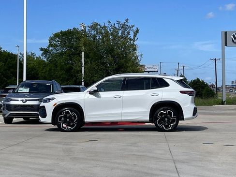 Used 2025 Volkswagen Tiguan SEL R-Line AWD/4WD image 3