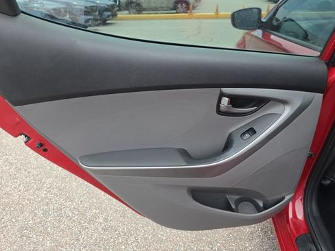 Used 2016 Hyundai Elantra SE FWD image 11