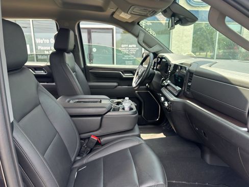 Used 2026 GMC Sierra 1500 SLT AWD/4WD image 10