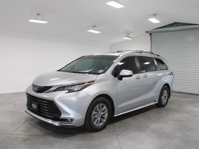 Used 2021 Toyota Sienna XLE