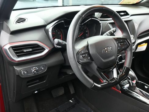 Used 2023 Chevrolet TrailBlazer RS FWD image 15