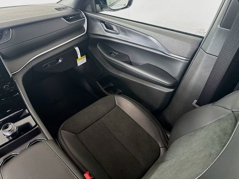 New 2025 Jeep Grand Cherokee Altitude image 22