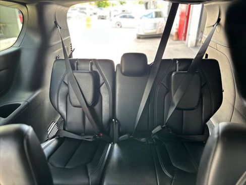 Used 2025 Chrysler Pacifica Select FWD image 12