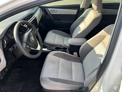 Used 2018 Toyota Corolla LE FWD image 10