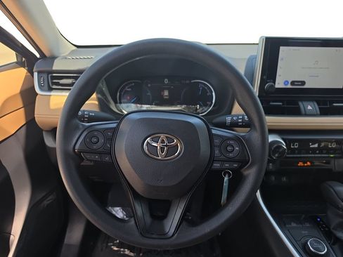 Used 2025 Toyota RAV4 LE AWD/4WD image 13