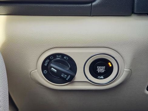 Used 2018 Maserati Levante image 26