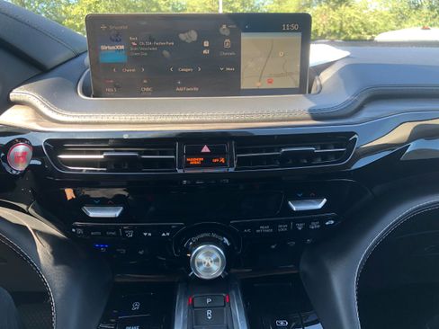 Used 2023 Acura MDX SH-AWD w/ Advance Package image 11