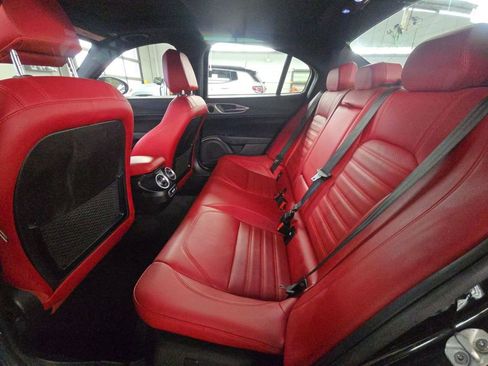 Used 2024 Alfa Romeo Giulia Veloce image 7